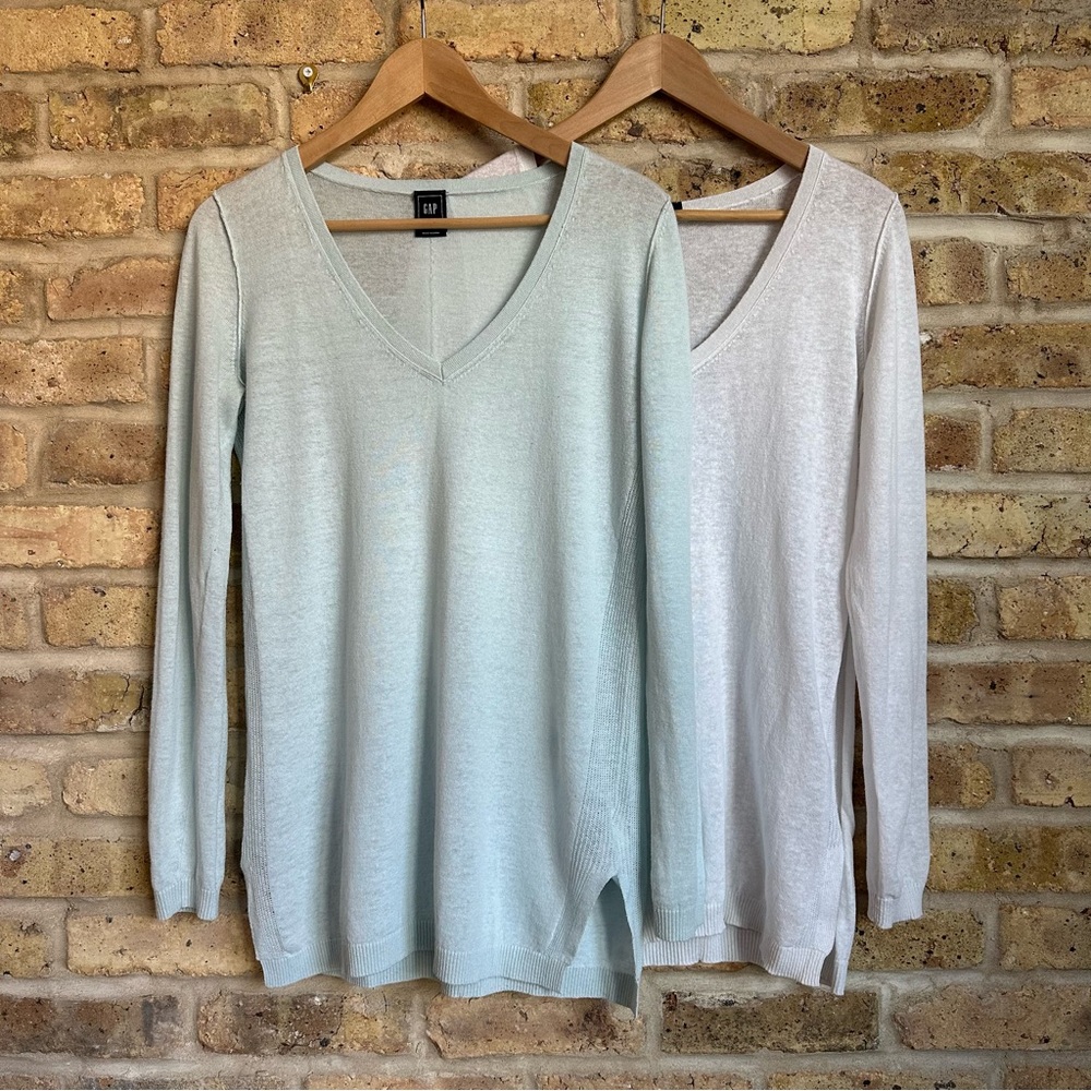 GAP Womens V-Neck Sweater Set in Light Mint and White